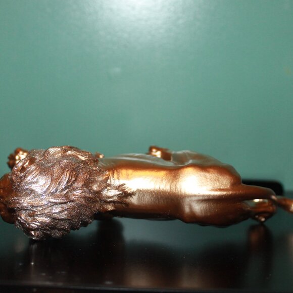 Brand New Gold Resin Lion Statue Ornament Home Decor with Glittery Head - Picture 10 of 11